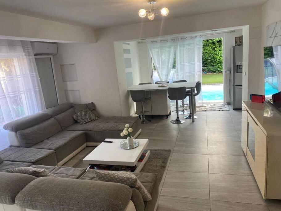 Bas De Avec Piscine Et Jardin Holiday home *